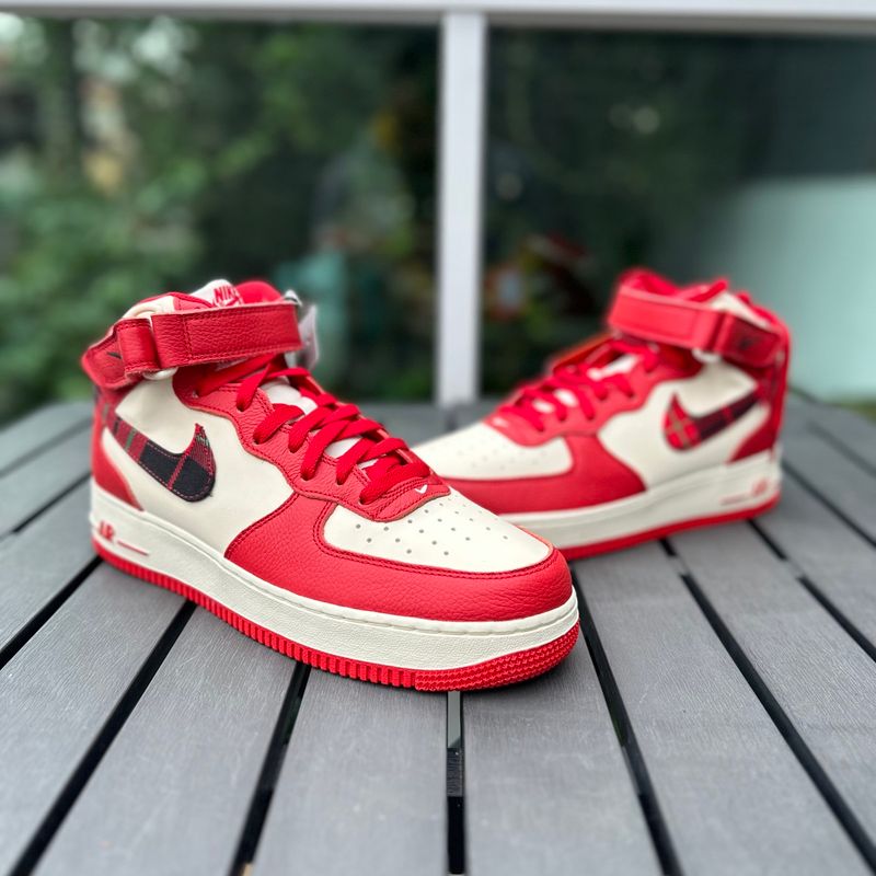 Red best sale nike force