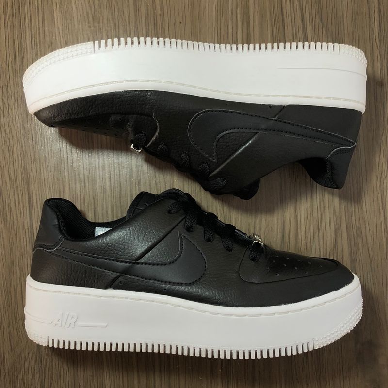 Nike store sage black