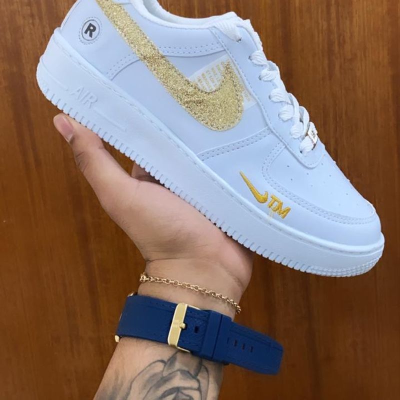 Tenis nike feminino sales branco com dourado