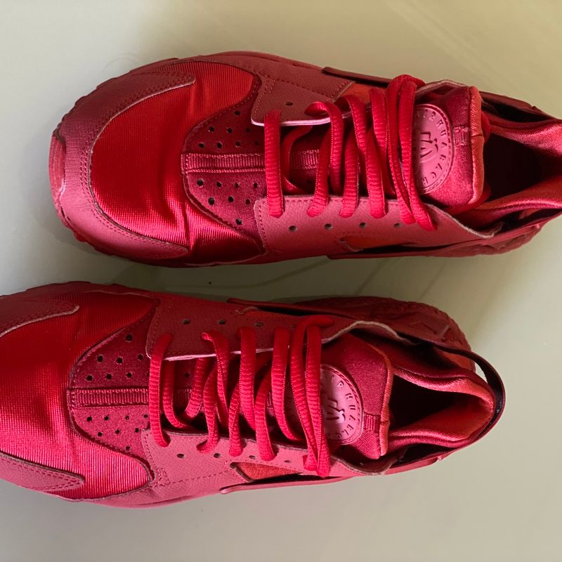 Red best sale huaraches nike