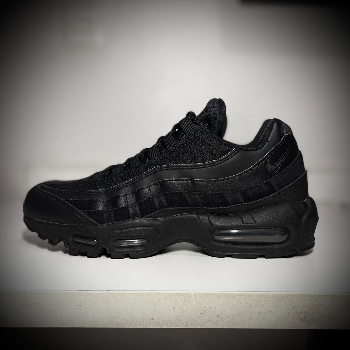 靴 NIKE AIR MAX 95 ESSENTIAL - TRIPLE BLACK Nike Air Max 95 Essential - Triple Black | Nike Usado 110602515