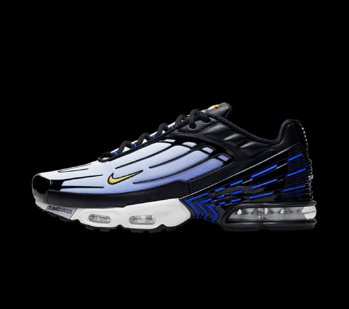 tenis nike air max plus preto e dourado