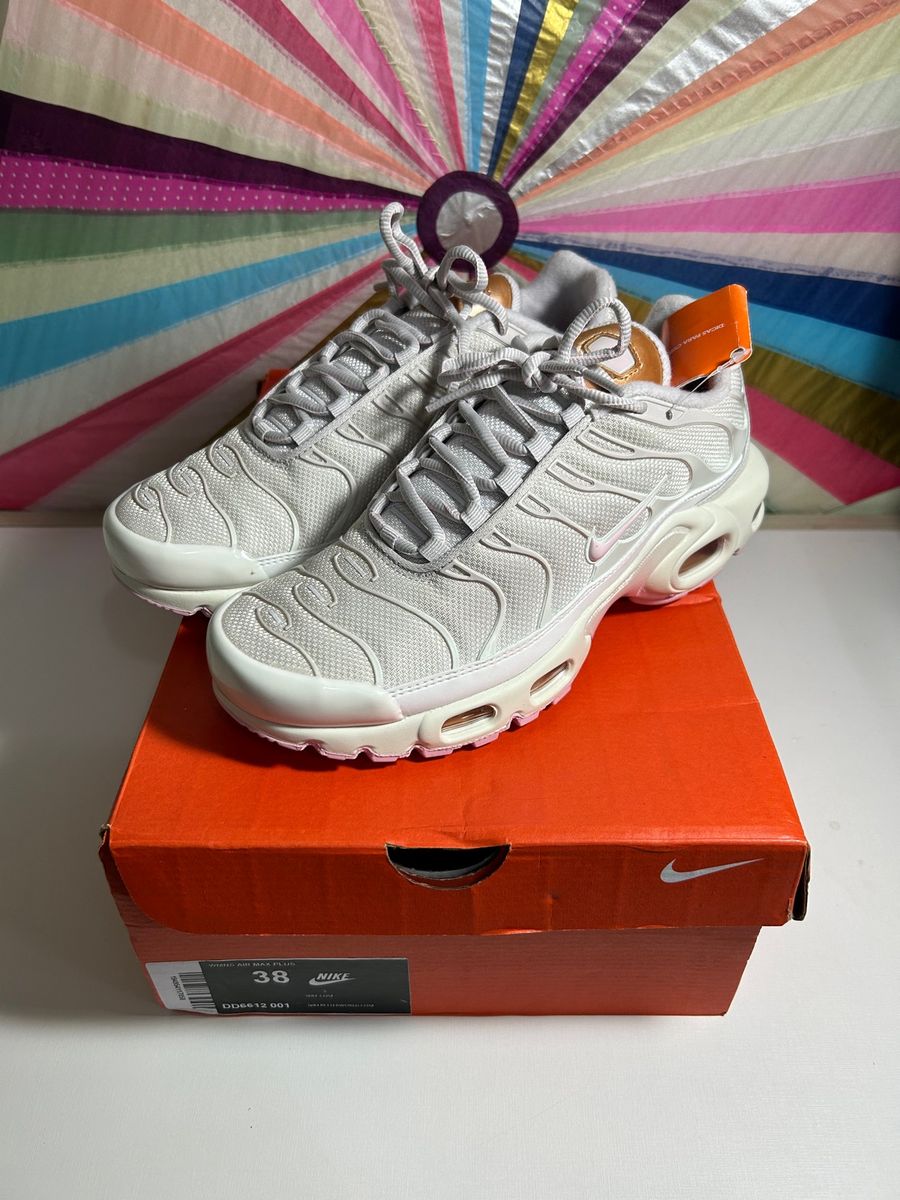 Nike air max plus grey 2024 and pink