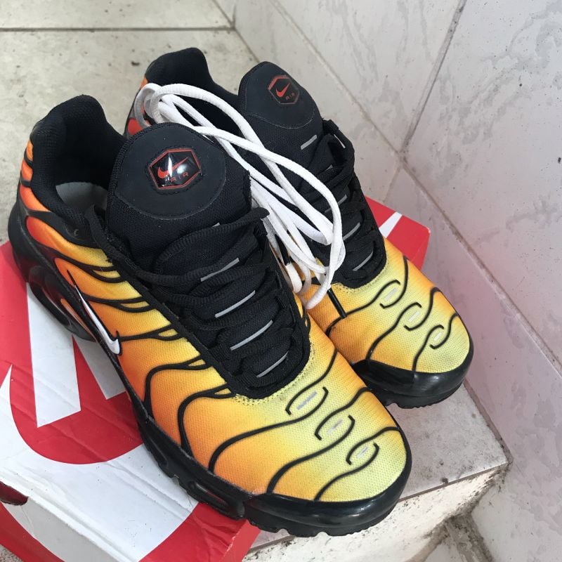 Air max plus orange hot sale tiger