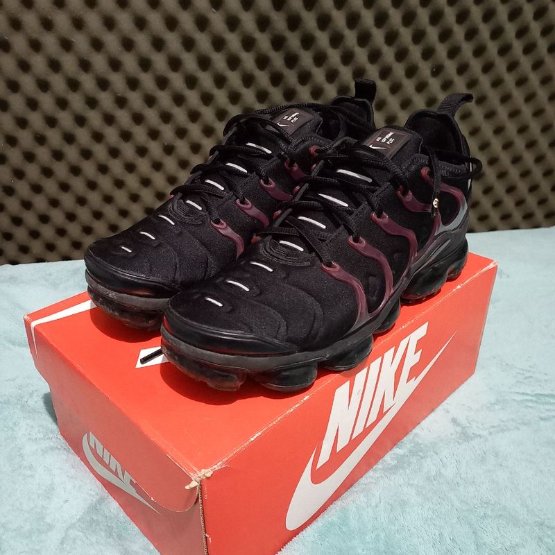 Vapor max red and hot sale black