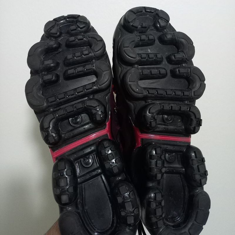 Black red best sale vapor max