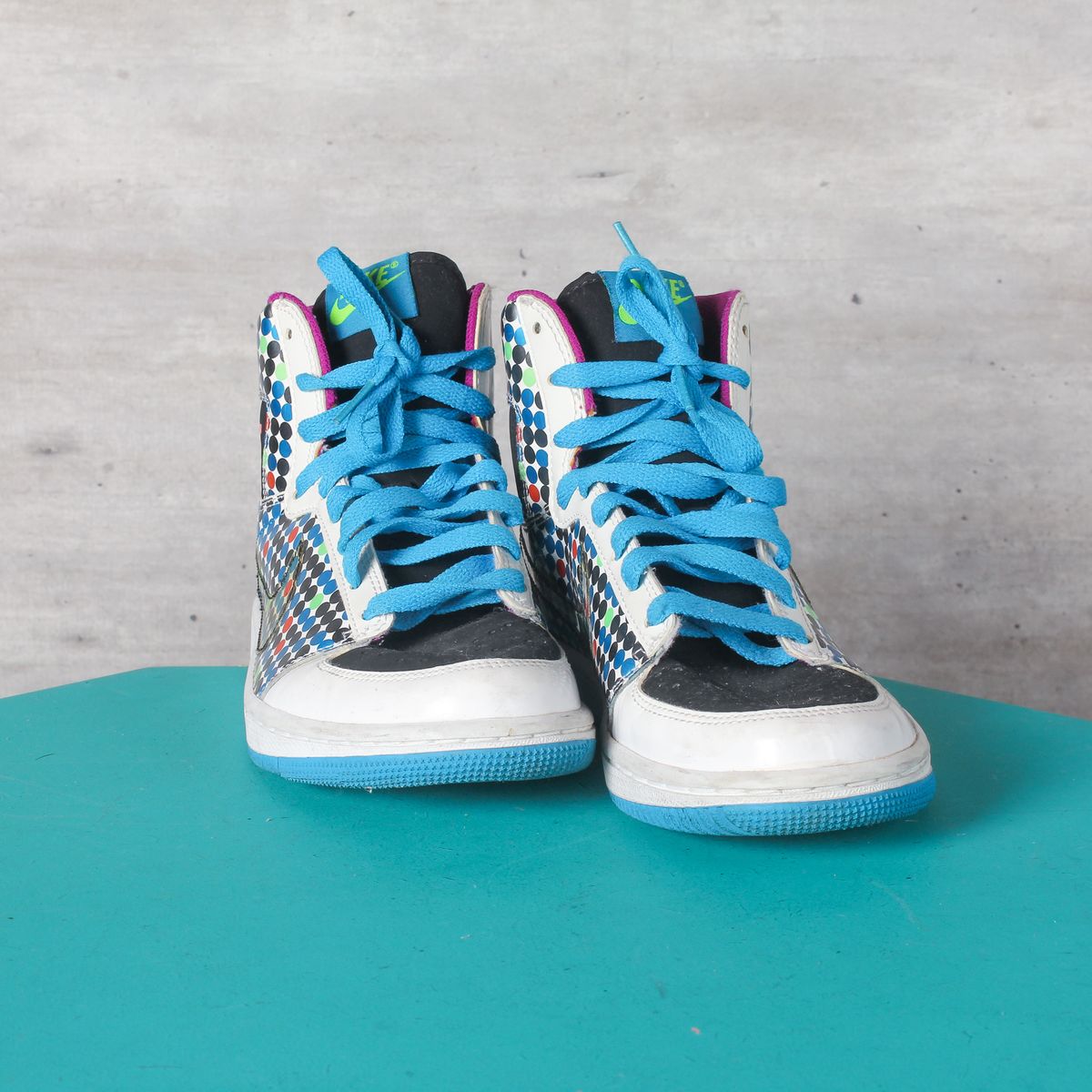 Nike Cano Alto com Poás Coloridos | Tênis Feminino Nike Usado 33035589 ...