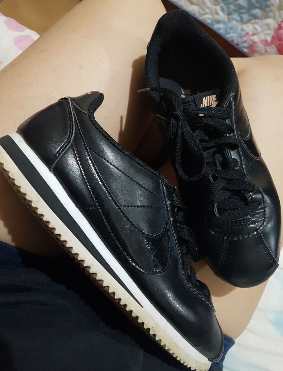 tenis de couro preto feminino