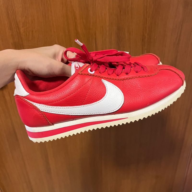 Nike best sale woman cortez