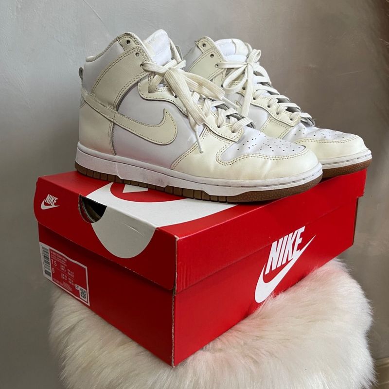 Nike Dunk selling High