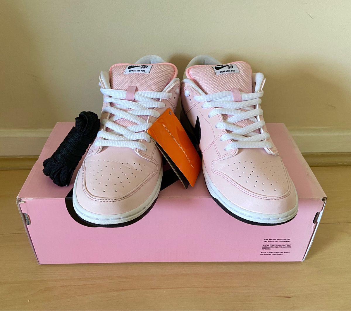 pink box dunks