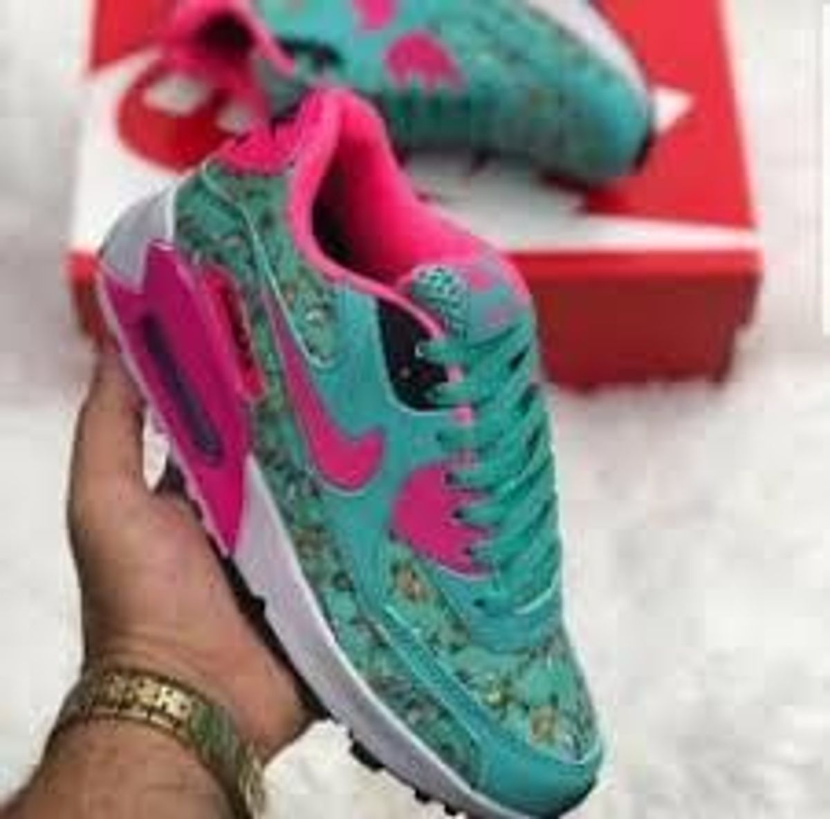 tenis nike feminino florido