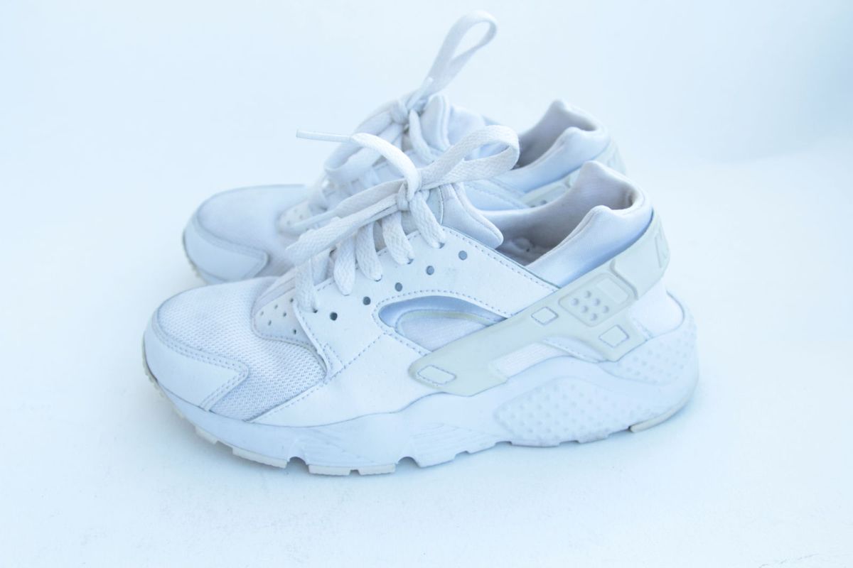 nike huarache feminino branco