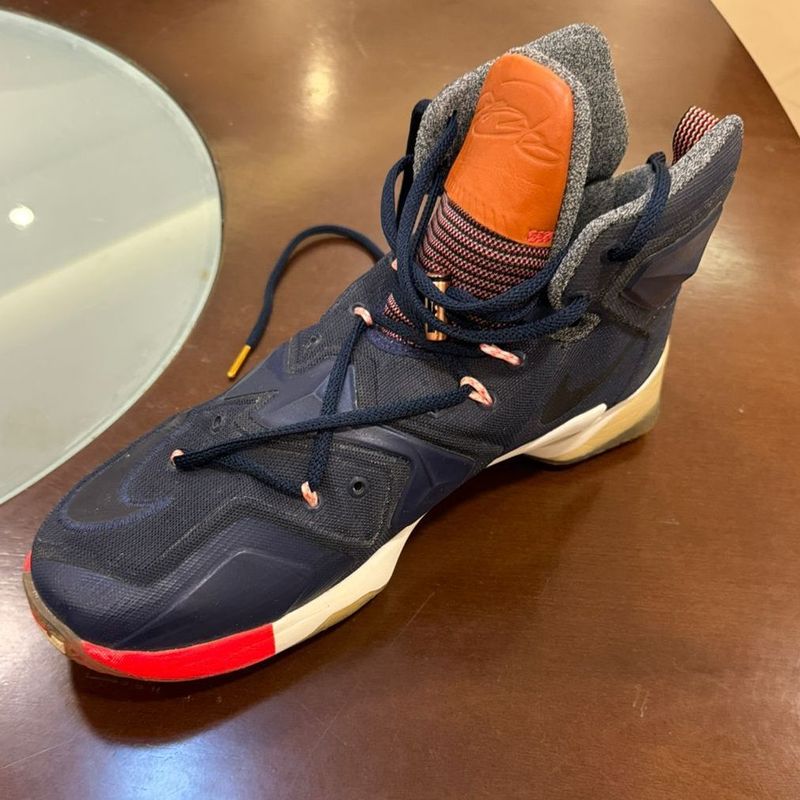 Nike lebron james usado 2025