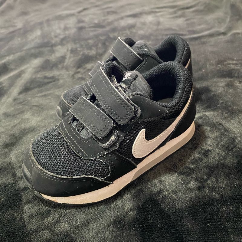 Nike md runner sales 2 junior velcro