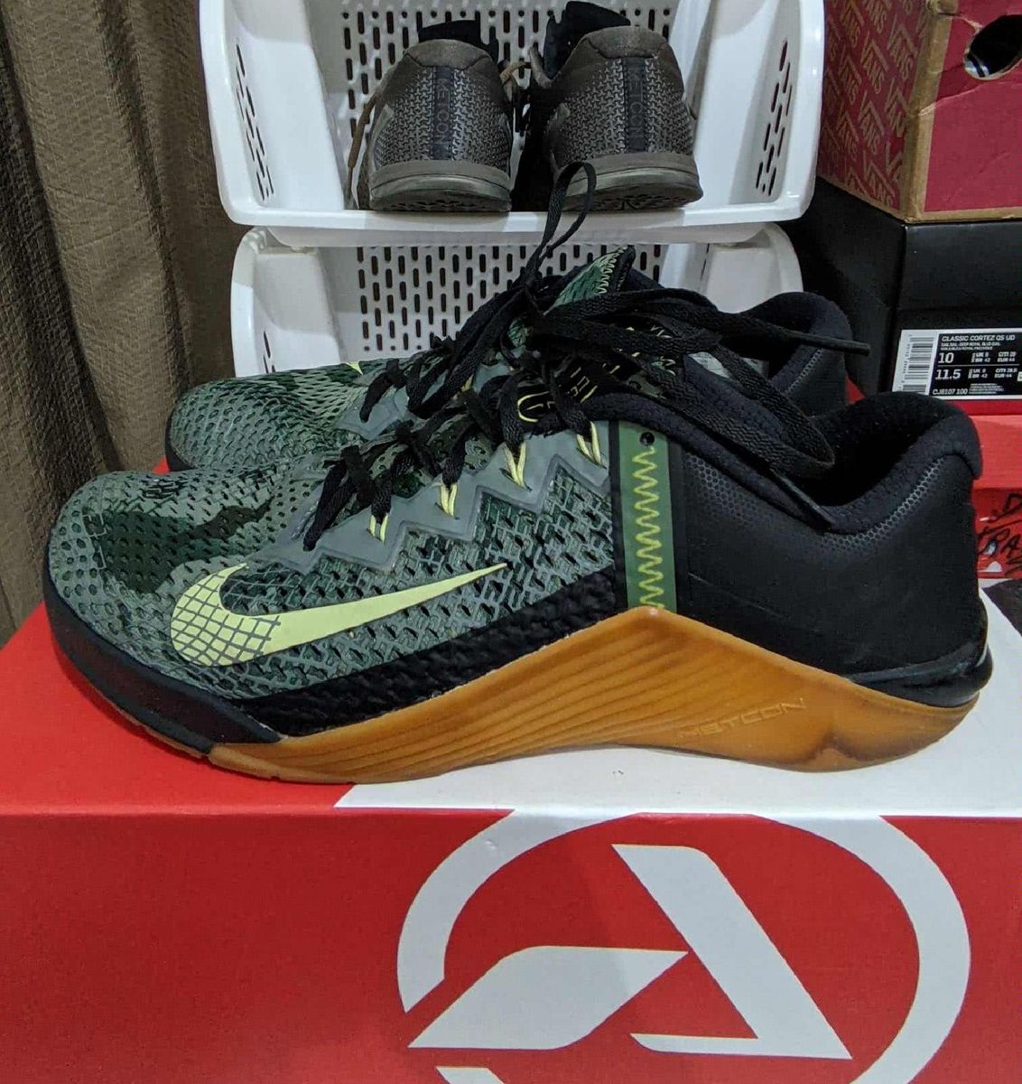 metcon black white gum