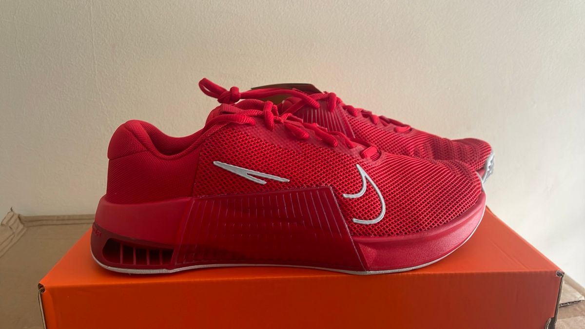 Nike store metcon vermelho