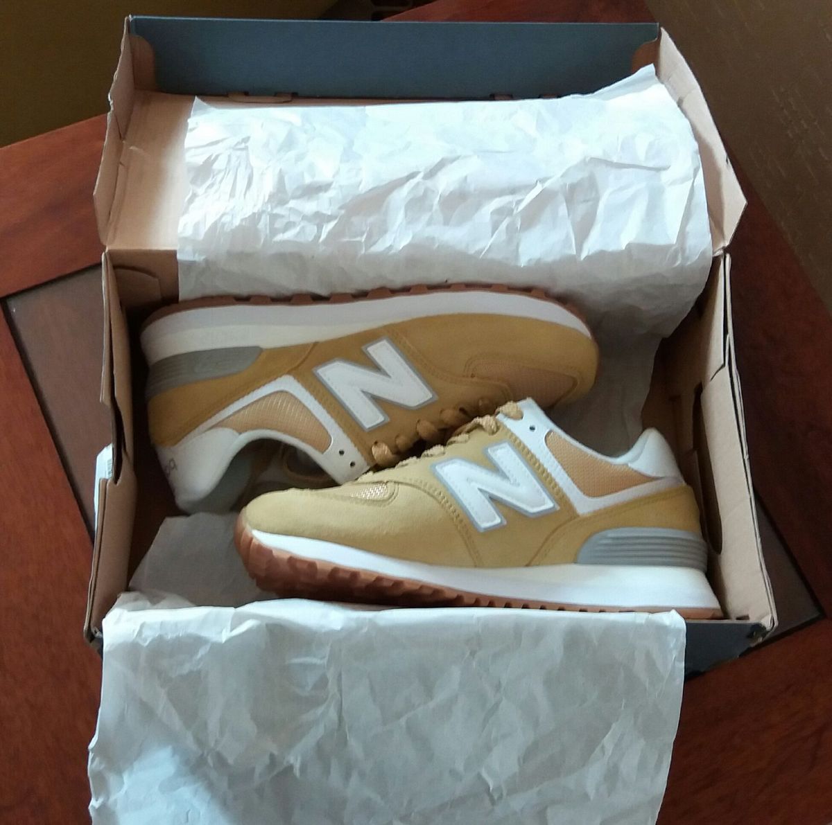 new balance mostarda