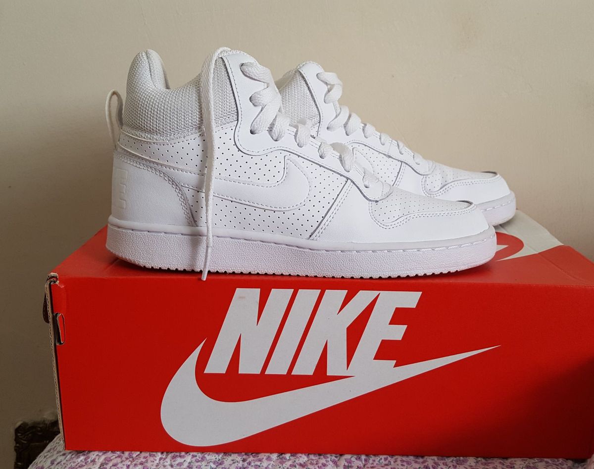 tênis cano alto nike court borough mid feminino