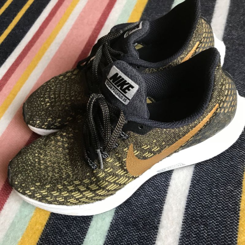 Nike pegasus 35 black gold on sale