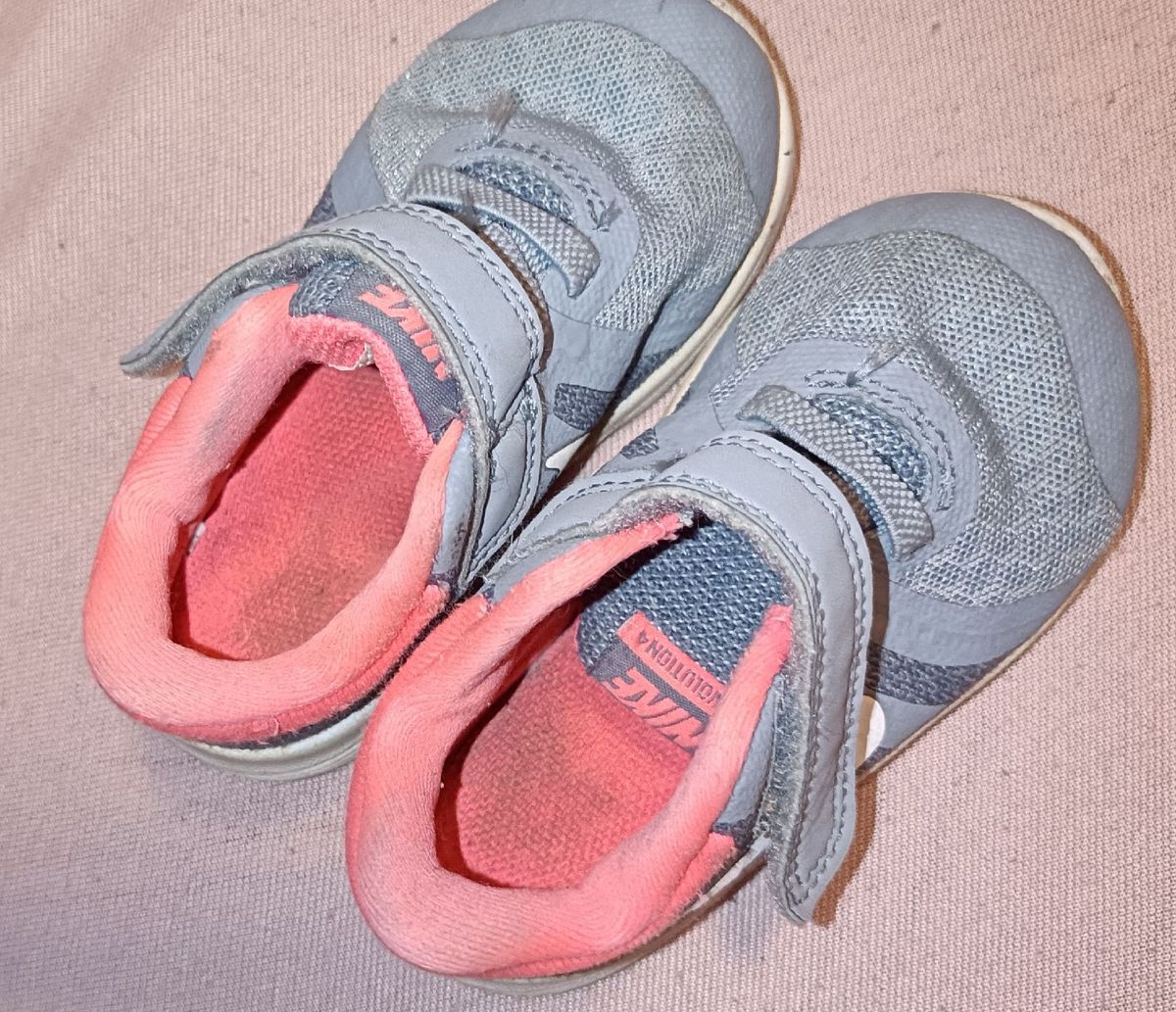 Nike Revolution 4