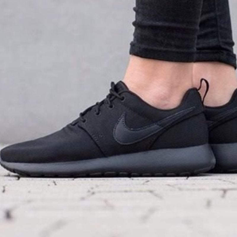 Nike roshe one sales all black