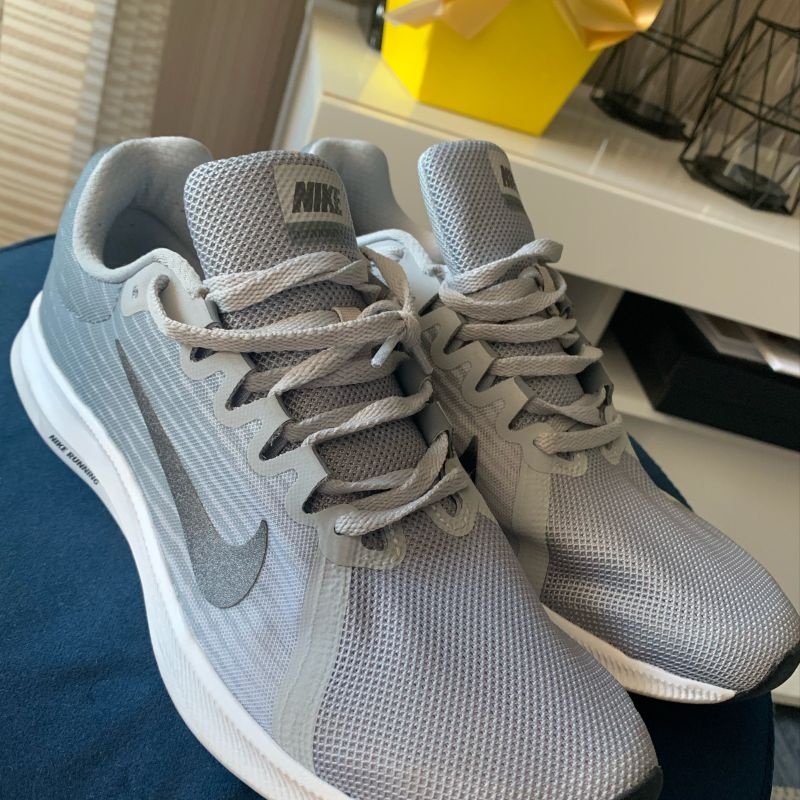 Nike running hot sale gray