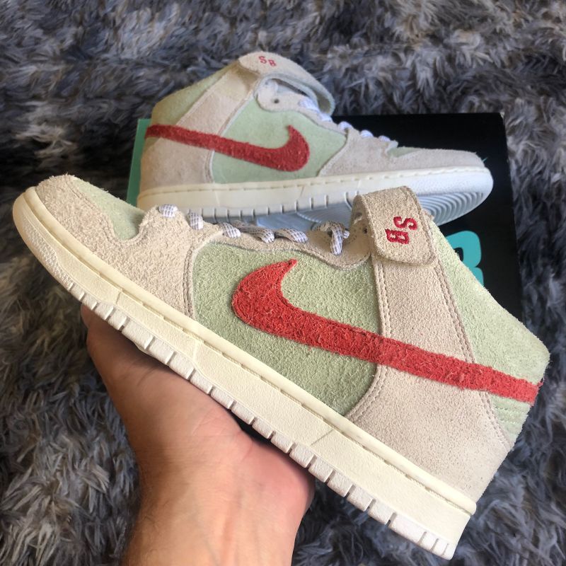 Nike sb dunk store mid white widow