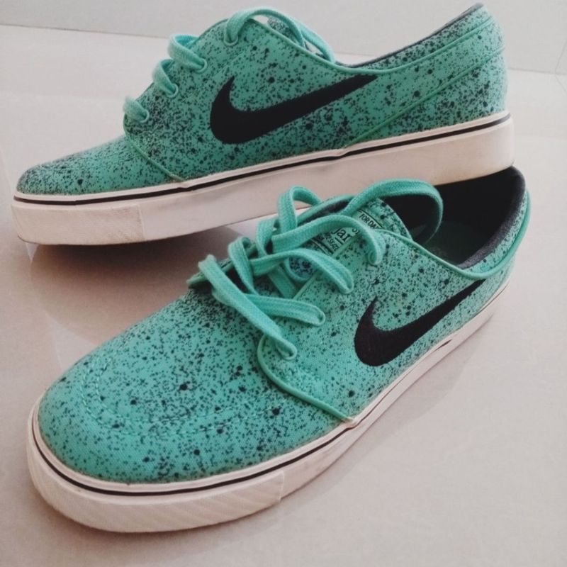 Emerald best sale green nike