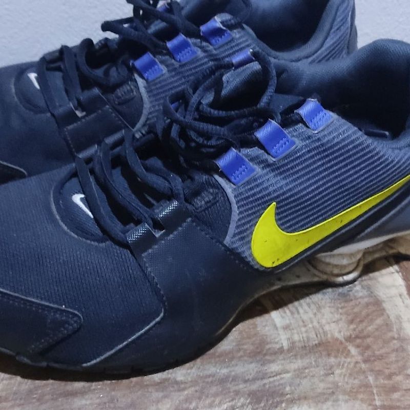 Tênis couro best sale nike shox avenue