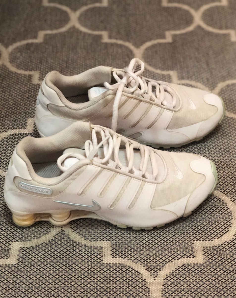 tenis nike que brilha no escuro