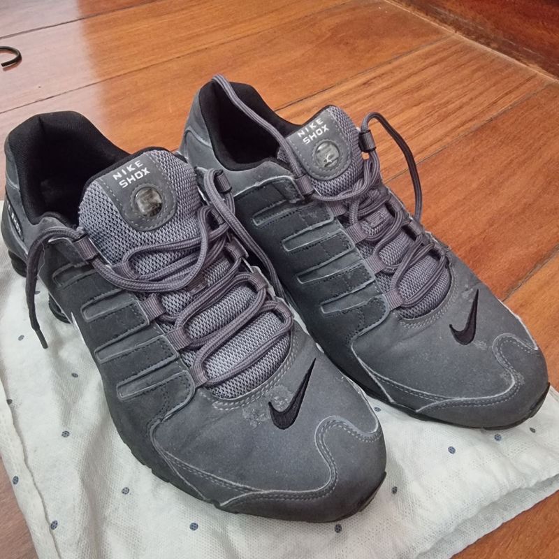 Nike shox 2024 cinza masculino