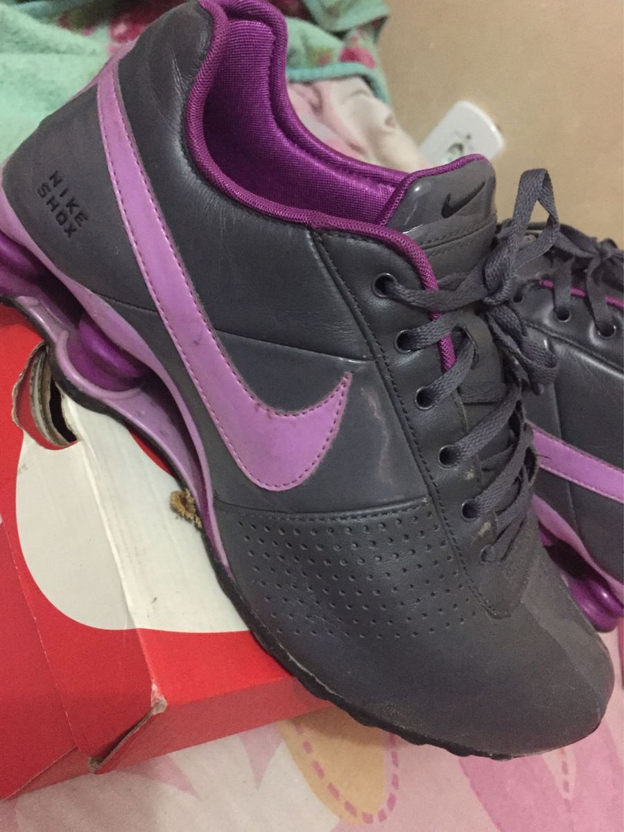 nike shox feminino cinza e roxo