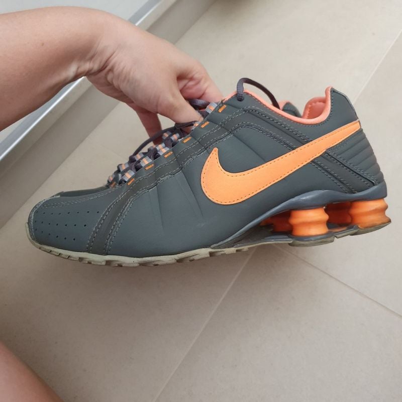 Nike shox hot sale laranja e cinza