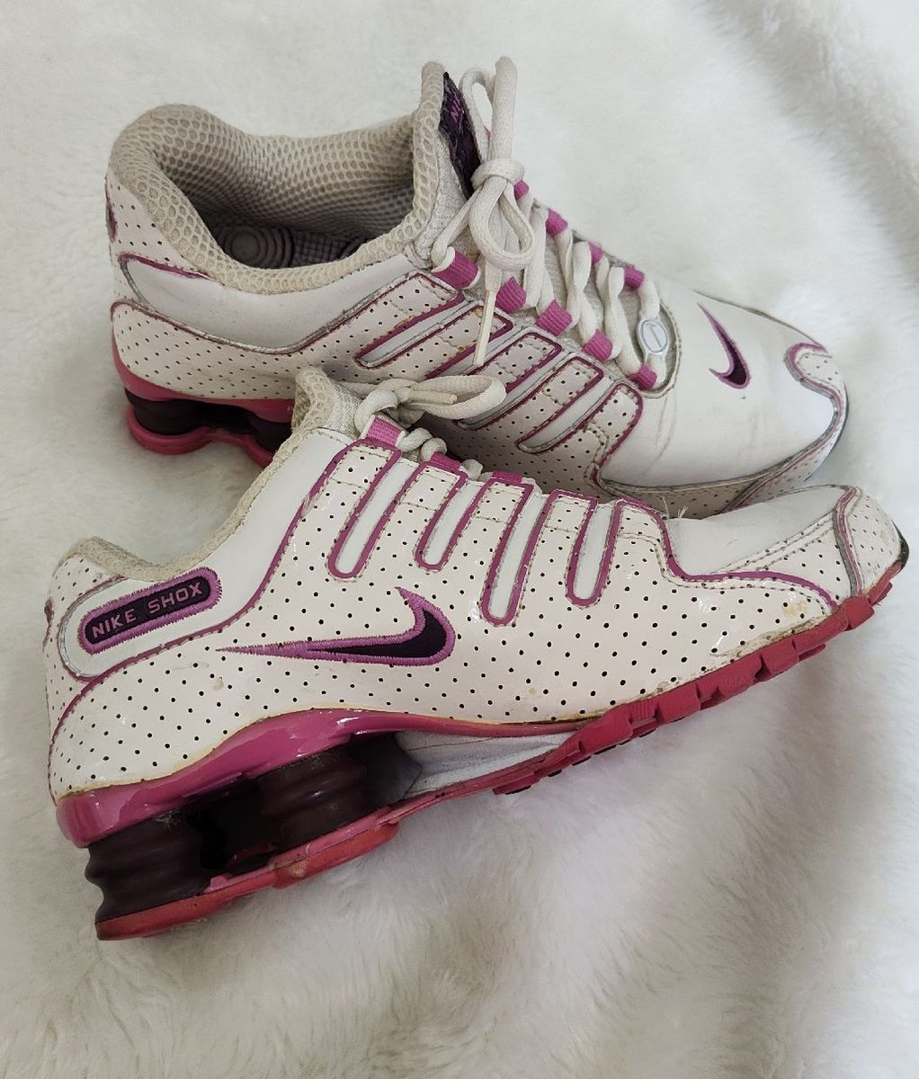 Nike shox feminino sales rosa