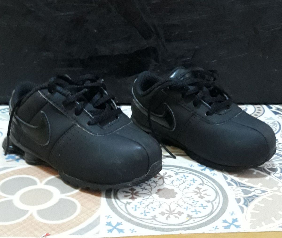 nike nightgazer all black