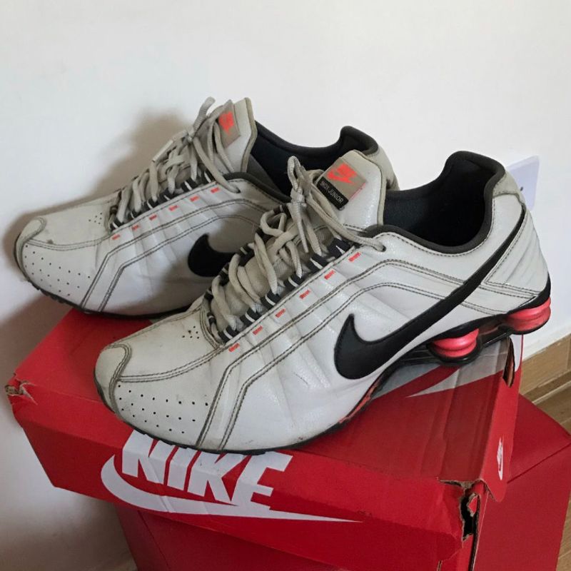 Nike shox junior 2024 branco e vermelho