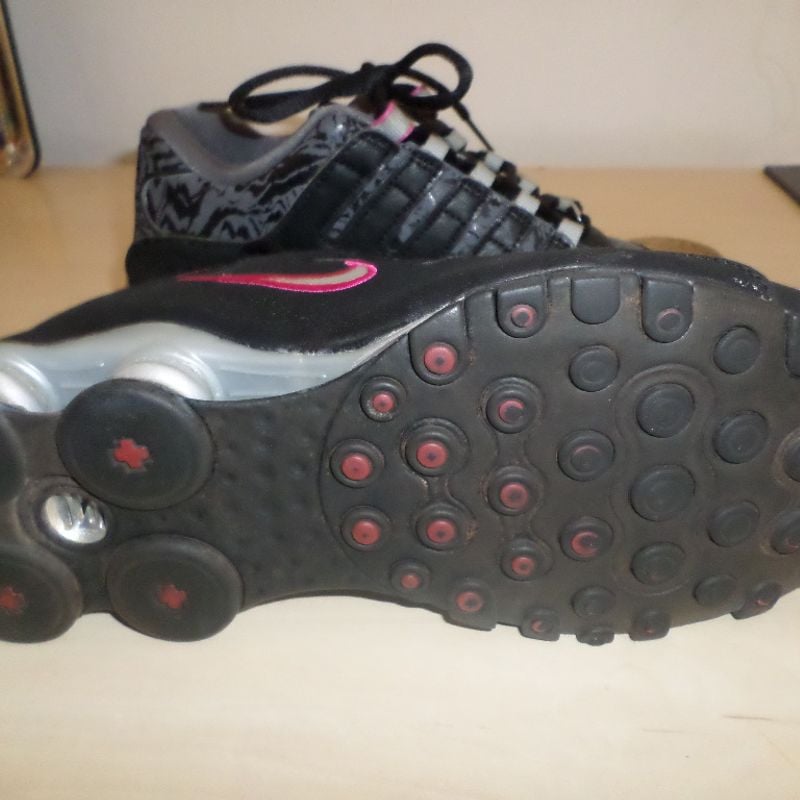 Nike shox cheap hot pink