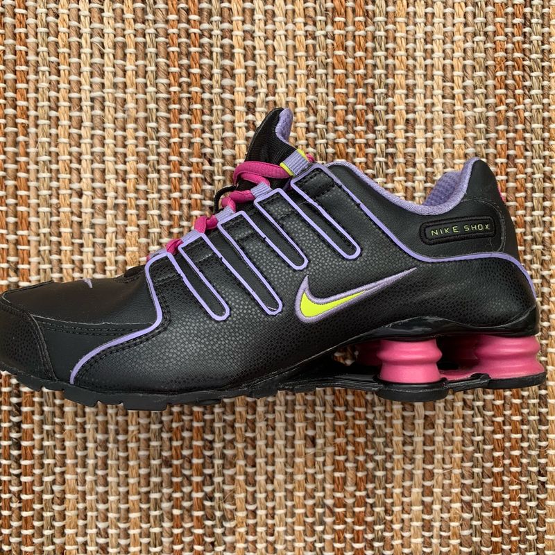 Nike shox store black pink