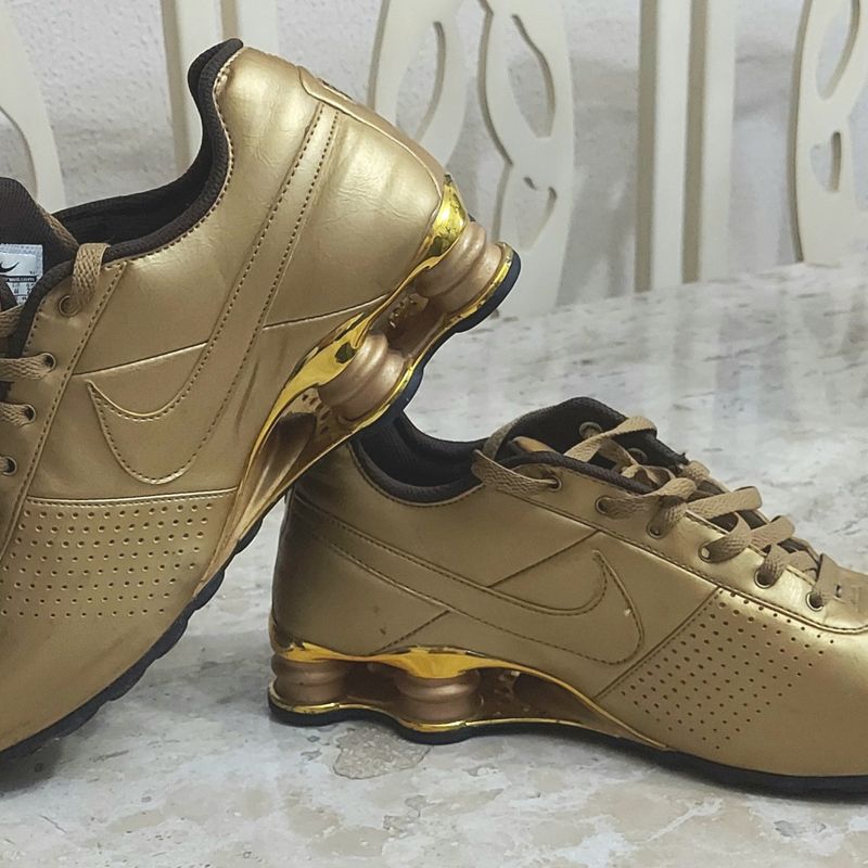 Nike shox deliver sales dourado