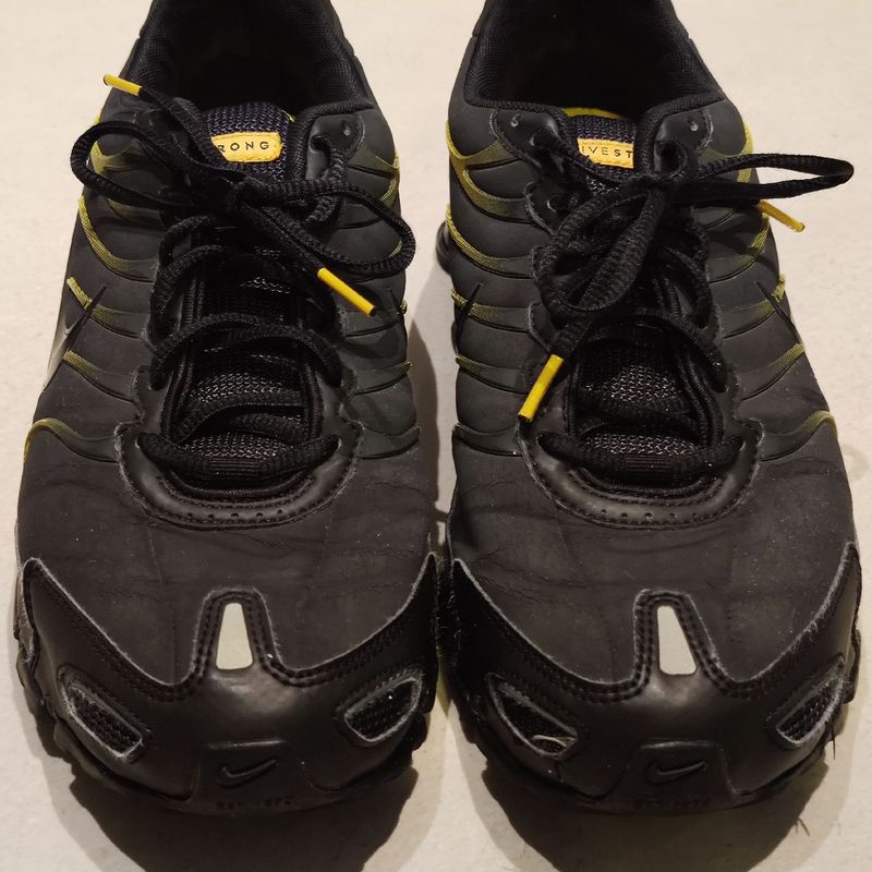 Nike shox preto e hot sale amarelo