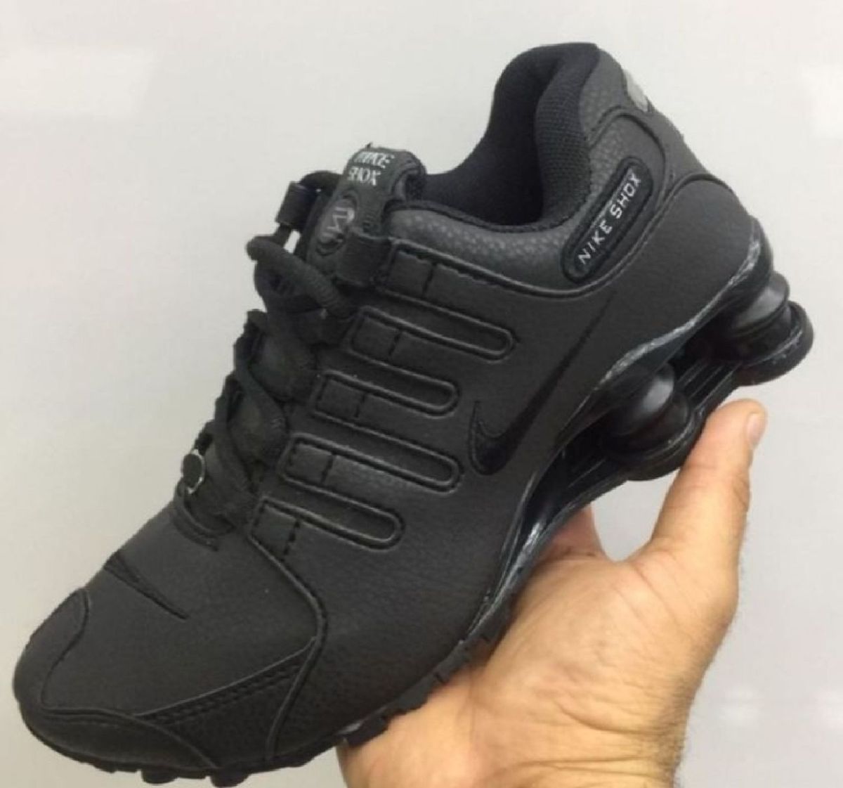 tenis nike shox preto e vermelho