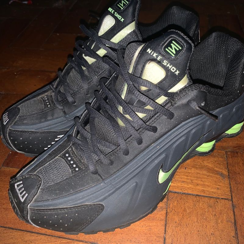 Tenis nike fashion shox preto e verde