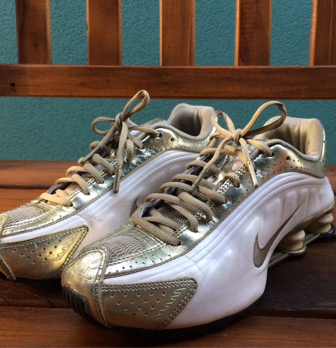 nike shox branco com dourado