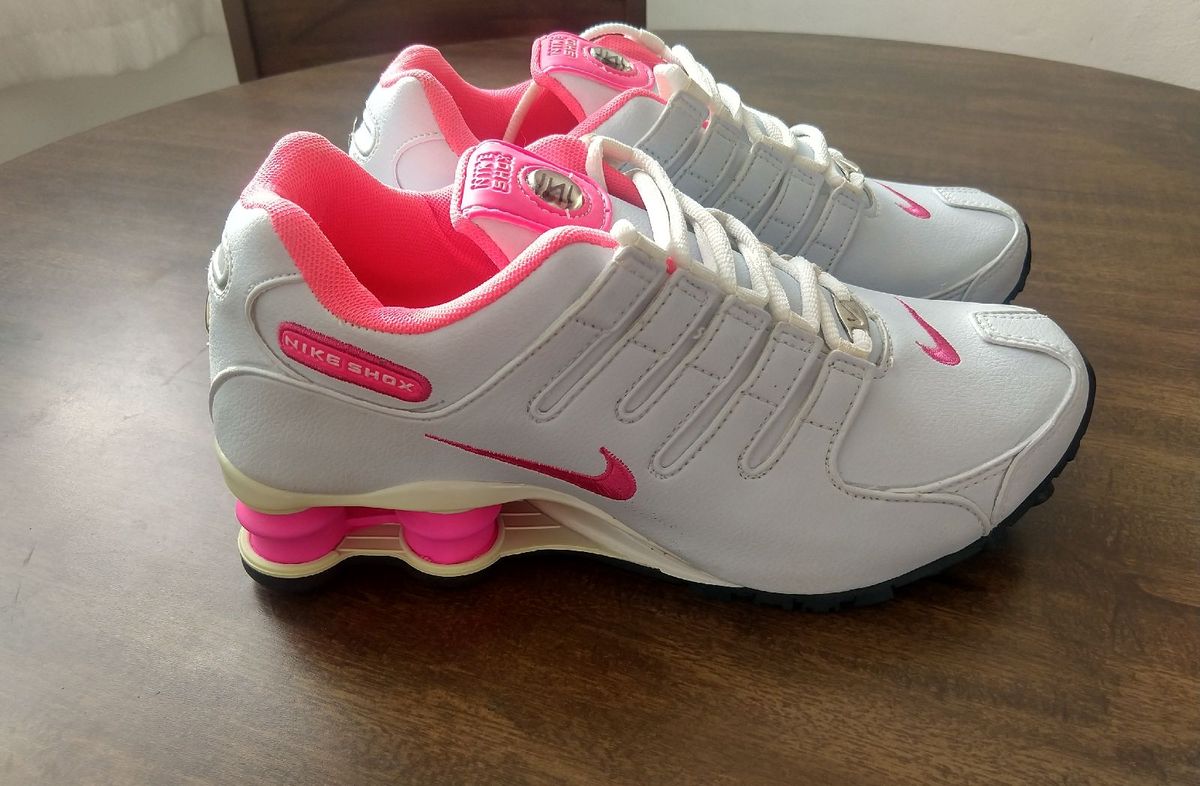 Nike shox feminino branco e sale rosa