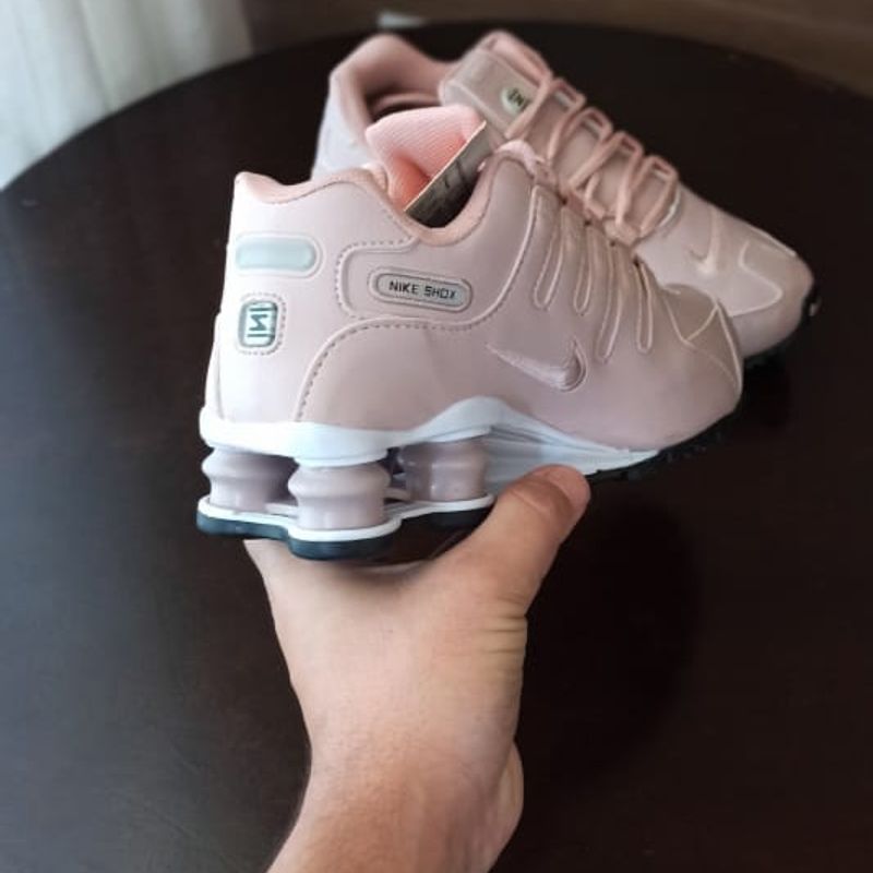 Nike shox sales feminino rose