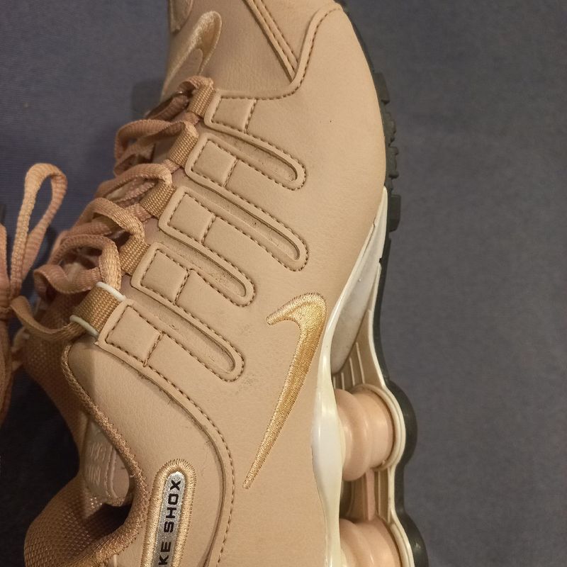 Nike shox store rose gold