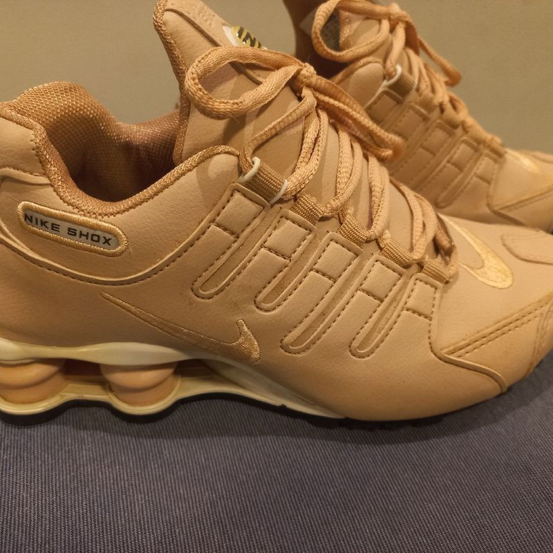 Nike shox store rose gold