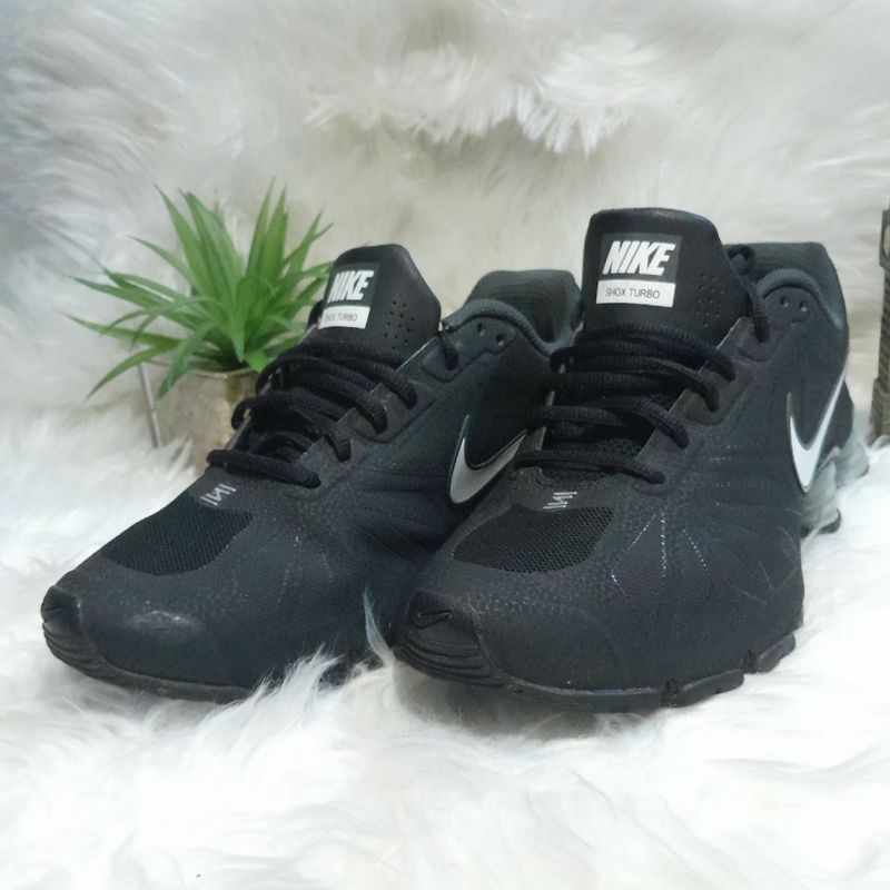 Nike shox store turbo black