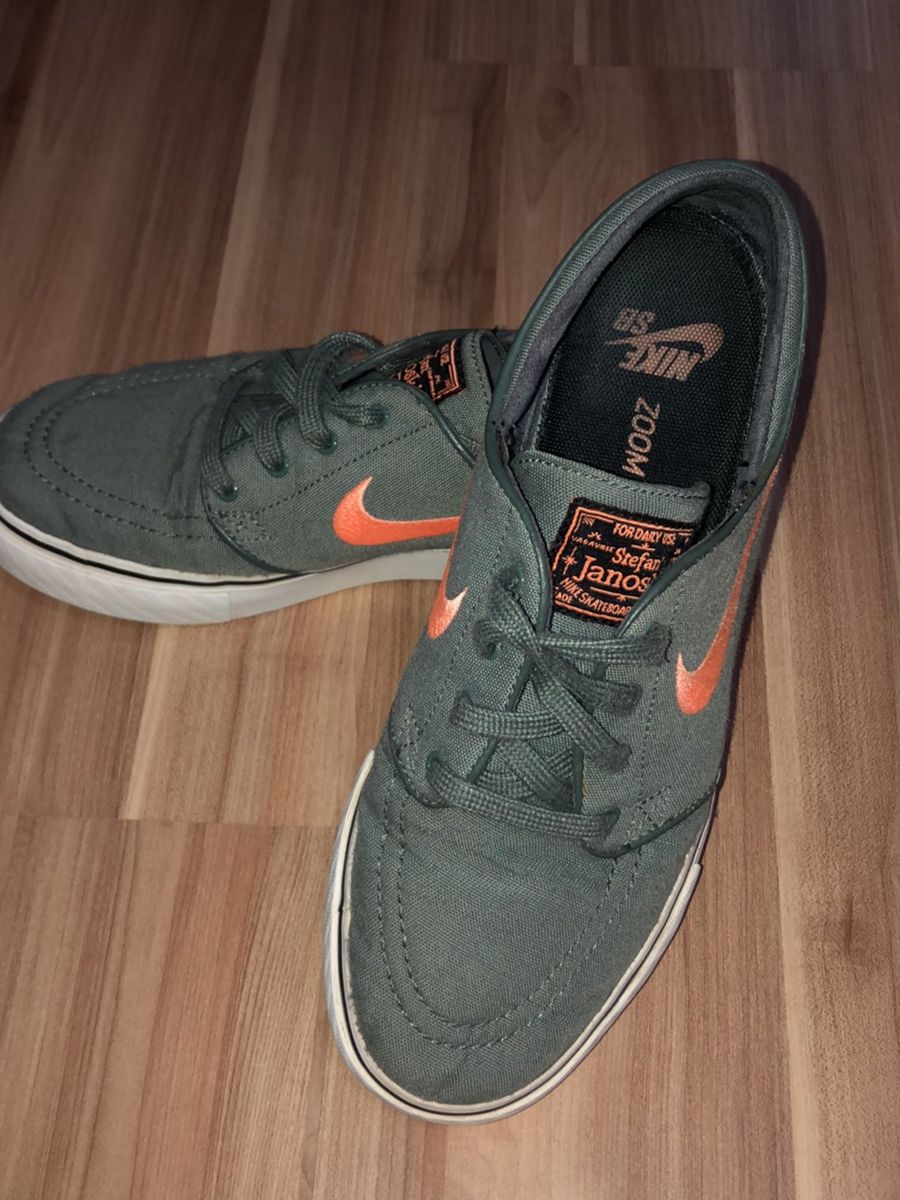 tenis nike verde e laranja